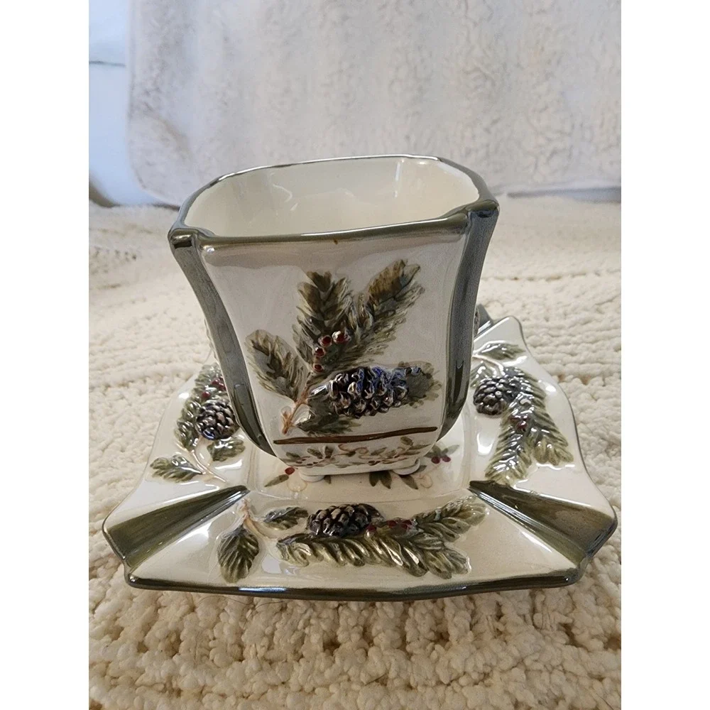 Yankee Candle Berries Pinecone Ceramic Votive Holder & Matching Tray Holiday Set